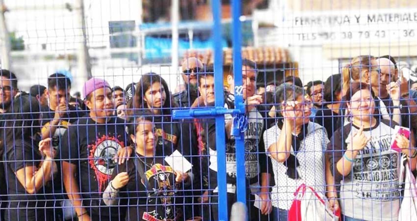 Multan a organizadores del concierto de Guns N' Roses