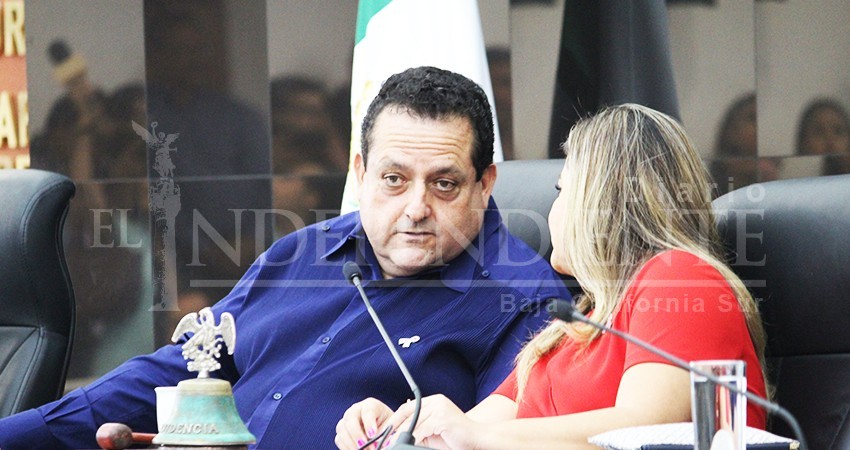 Exigen al gobernador reconocer a las mujeres; en su gabinete son "puros varones"