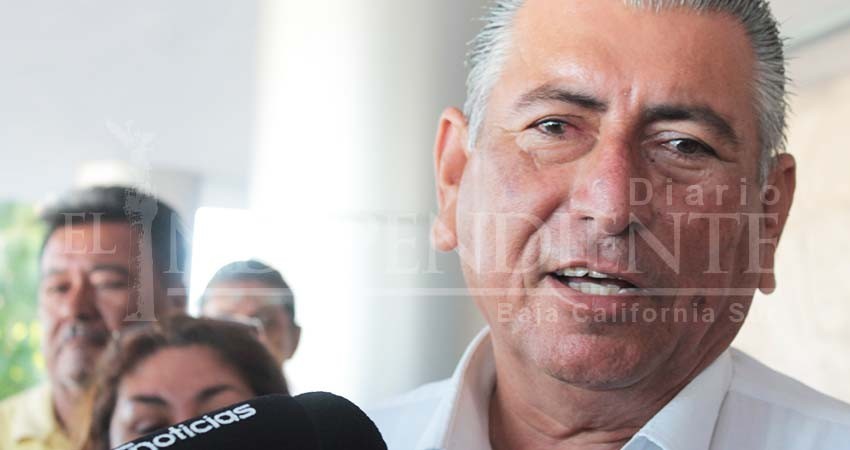 Taxistas acusan al PAN de controlar el Congreso del Estado y prohibirles el ingreso