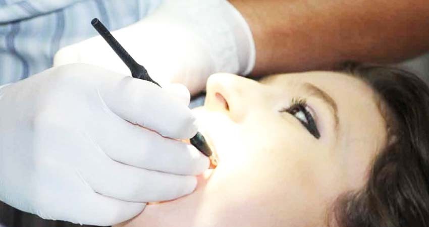 Mujer acude al dentista para tratamiento y muere desangrada