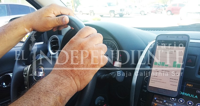 “Como socio conductor de Uber trabajo 50 horas por 400 pesos”