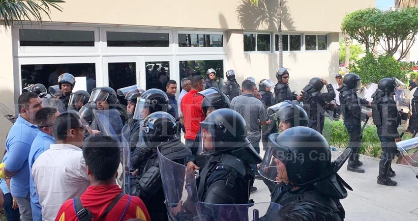 Custodian elementos estatales congreso del estado