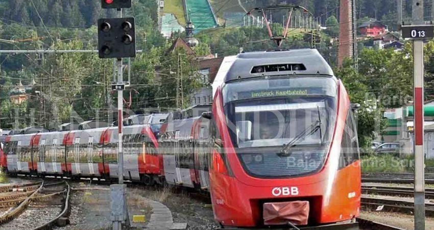 Por no tener boleto, pasajero es obligado a saltar de tren en movimiento