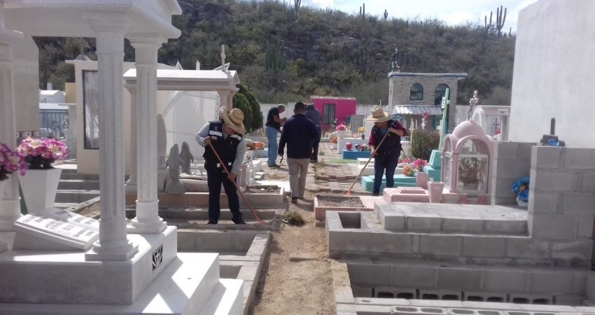 Listo operativo para festejos de día de muertos en panteones de La Paz