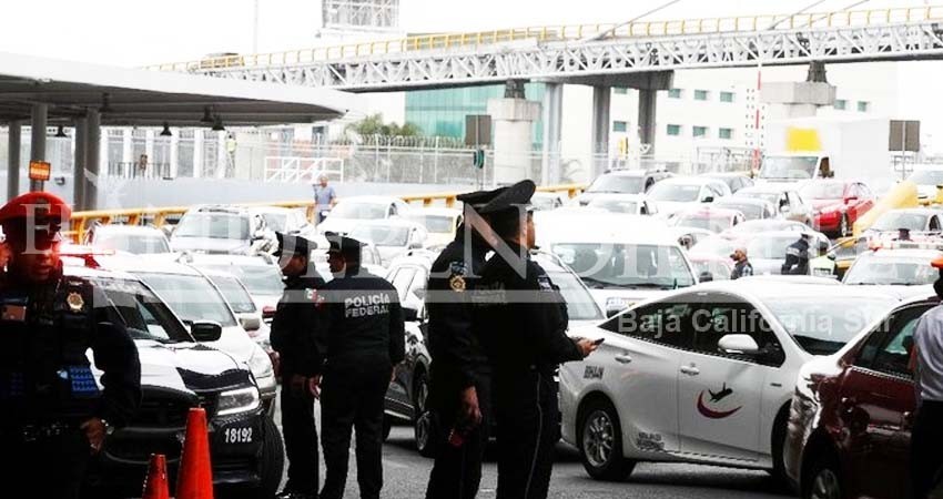Realizarán operativos contra servicio de Uber, Didi y otras app’s en aeropuertos