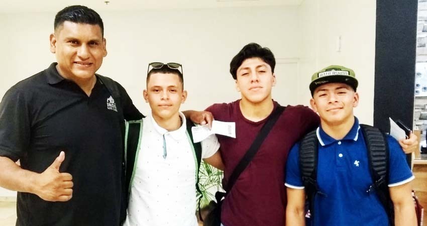 Inician luchadores campamento en Guatemala