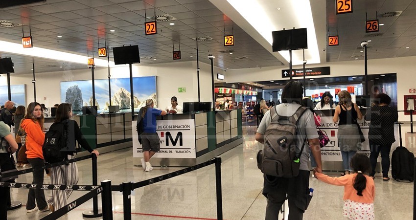 Aumentan 98% a los impuestos a turistas que entran a México