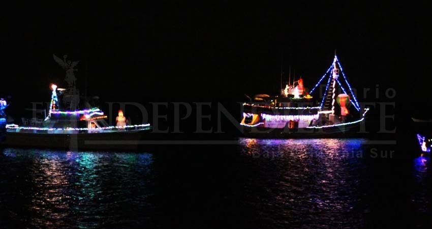 Alistan desfile náutico navideño con más de 100 embarcaciones iluminadas