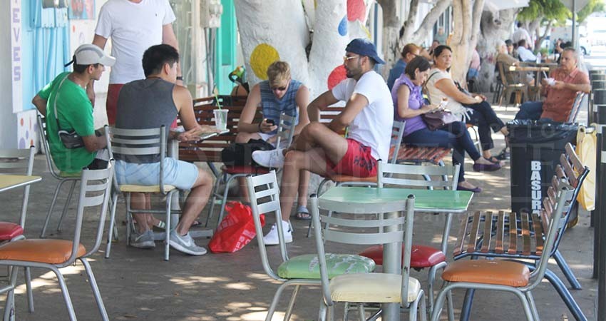 Ayuntamiento de La Paz no contempla quitar a restaurantes de las banquetas
