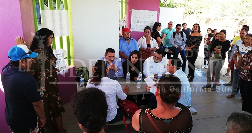 Encontronazo entre SEP y padres de familia de primaria Frida Kahlo de CSL