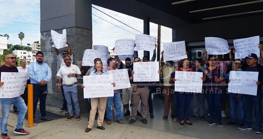 Acusan a Walmart Los Cabos de explotación laboral 