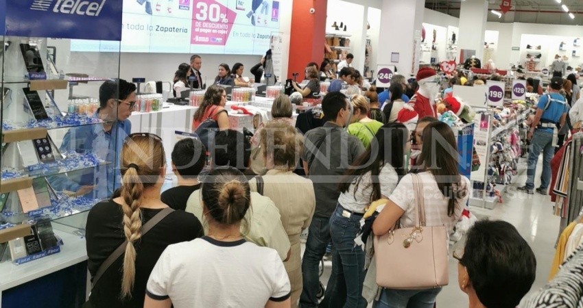 Paceños abarrotan tiendas por Buen Fin