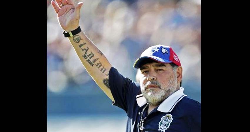Renuncia Maradona como técnico del Gimnasia La Plata