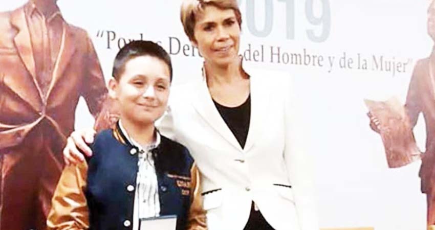 Pide niño genio que autoridades actúen ante abusos