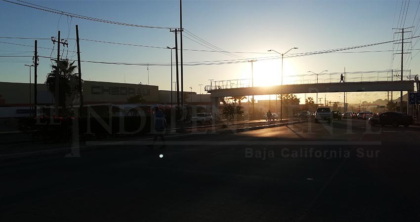 Puente peatonal “IMSS-Chedraui” de CSL, ignorado para cruzar vía federal 
