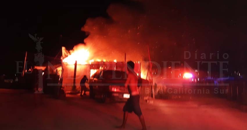 Voraz incendio despierta a vecinos de la invasión Chulavista en CSL