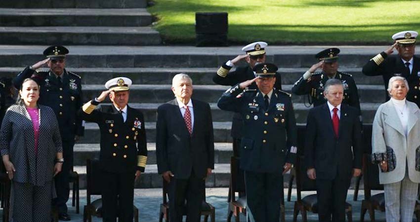 Reconoce AMLO el trabajo de soldados y marinos