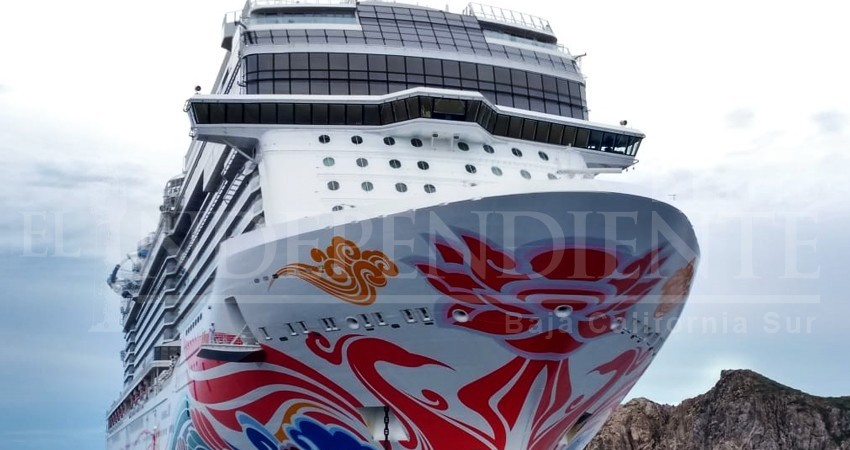 De visita en Los Cabos uno de los cruceros más grandes del mundo 