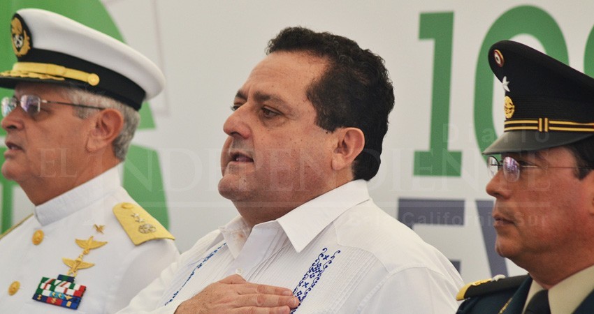 Colaboración sin intervención; el narcotráfico no es terrorismo: Mendoza