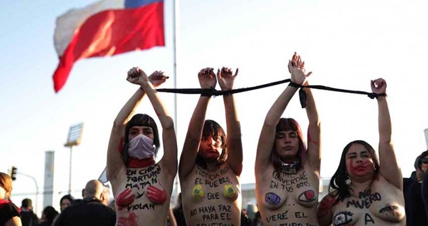 Miles de chilenas interpretan de nuevo 'Un violador en tu camino'