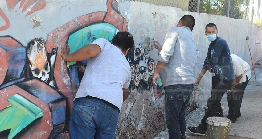 Emprenden campaña para eliminar grafitis en La Paz, empiezan por El Esterito