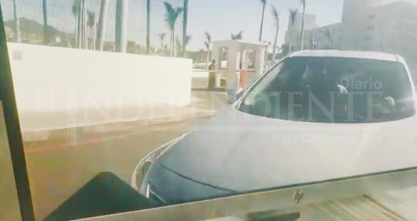 Detienen a un Uber por “aventar” el carro a un inspector de Transporte Municipal