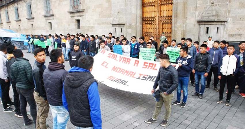 Pide el presidente a funcionarios que atiendan y escuchen a la gente