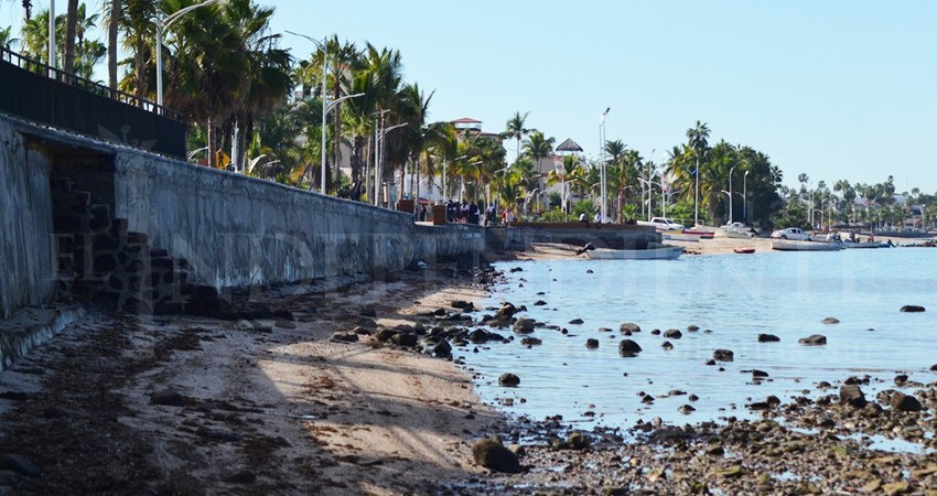 Niega API que se deposite basura en el mar tras limpiar el malecón