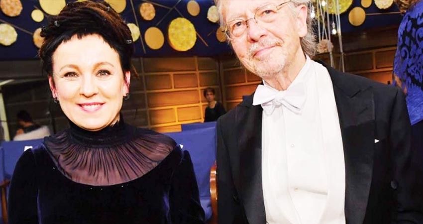 Reciben el Nobel de Literatura entre protestas