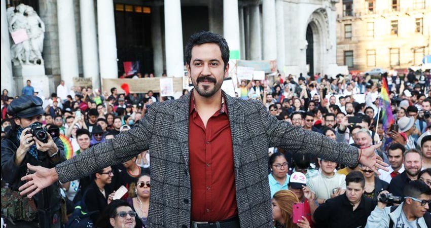 En Bellas Artes, comunidad LGBT+ apoya al pintor Fabián Cháirez