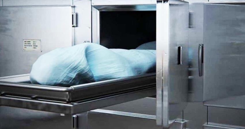 Cachan a empleado de morgue teniendo sexo con cadáver