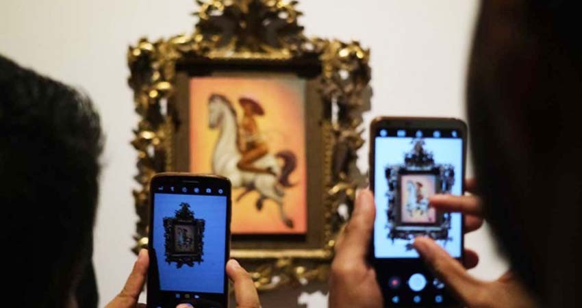 Colocan cédula 'inadecuada' a obra de Zapata desnudo