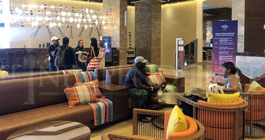 Reportan hoteles de Los Cabos sobreventa