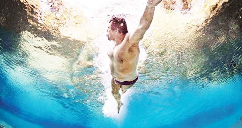 Travesía interminable; nadador de aguas abiertas