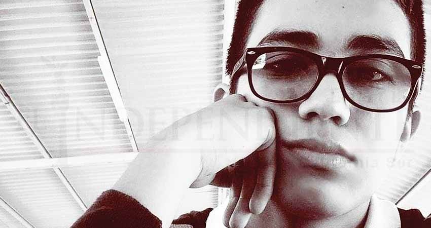 Joven vende retratos para pagar su propio trasplante de córnea