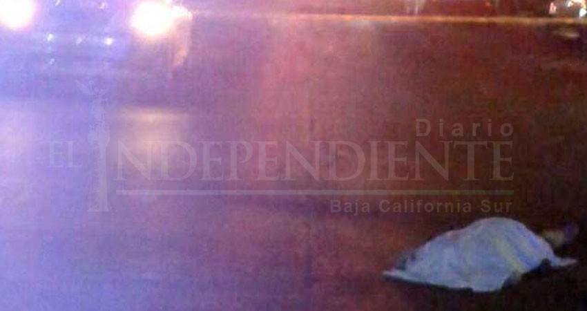 Vehículo atropella y mata a mujer en SJC