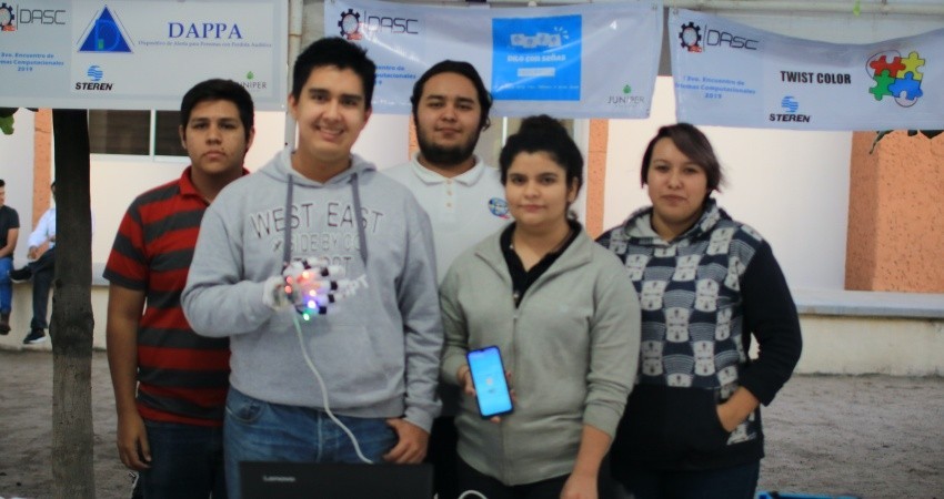 Universitarios de UABCS desarrollan aplicación prototipo traductor de lenguaje de señas