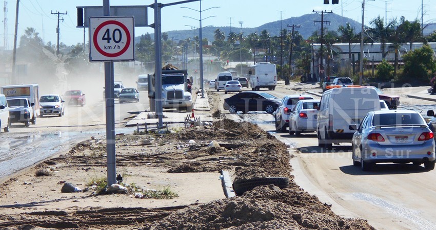 Construcción del puente en arroyo del Zacatal obligará al retiro de puestos aledaños: Regidor