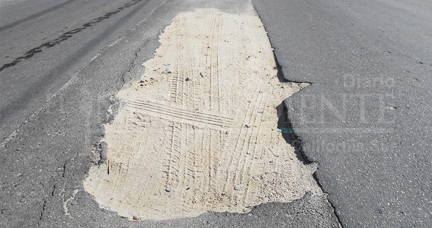 Está bien que reparen fugas de agua, pero que tapen los hoyos que dejan en el pavimento: colonos de la 1 de mayo 