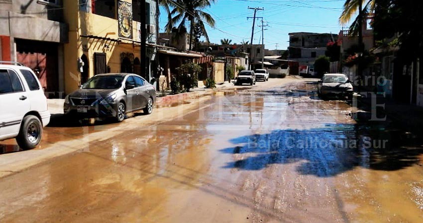 Masiva fuga de agua potable en colonia Los Venados de CSL