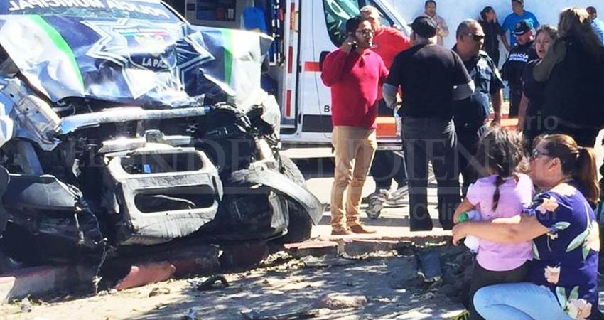 Encontronazo entre una unidad policial y un vehículo particular