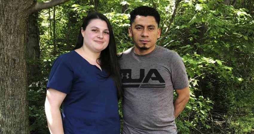 Juez de EU prohibe deportar a migrantes 'enamorados'