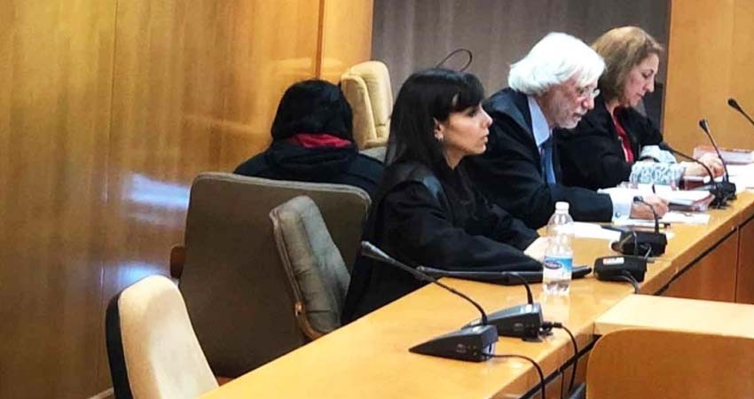 Joven que mató a su bebé en España se rompe en el juicio