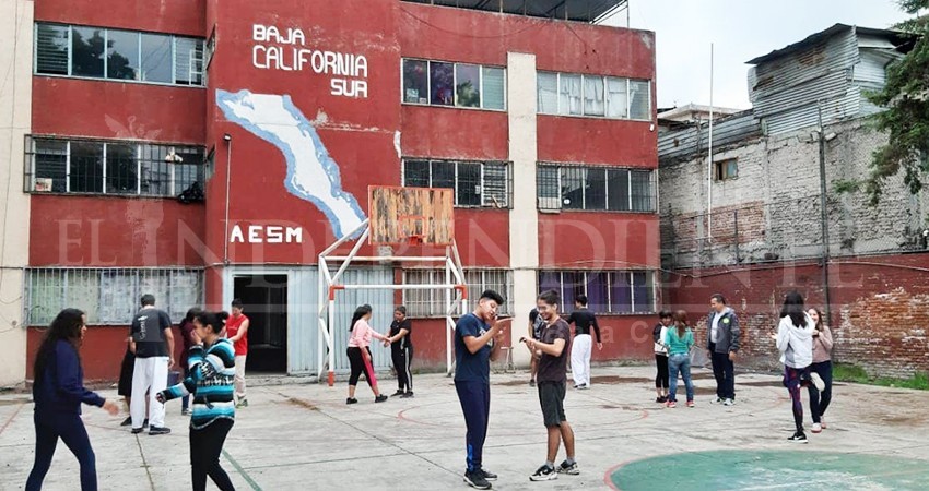 Llaman al gobernador Mendoza a cumplir con pagos para Casa del Estudiante CDMX