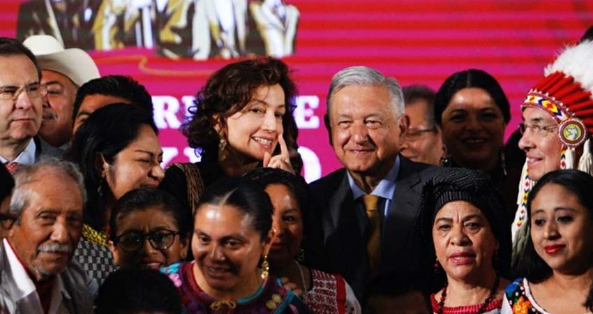Firman convenio AMLO y Unesco para fortalecer las lenguas indígenas