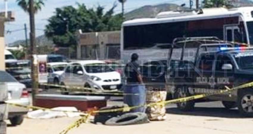 Lo encontraron muerto sobre la banqueta en SJC