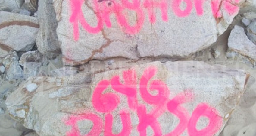 Vandalizan piedras de playa “El Balconcito” en Cabo San Lucas