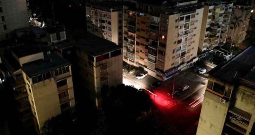 Se registra 'mega apagón' en Venezuela; Caracas la más afectada