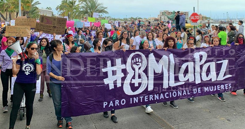 Histórica convocatoria en marcha feminista de La Paz por el día de la mujer