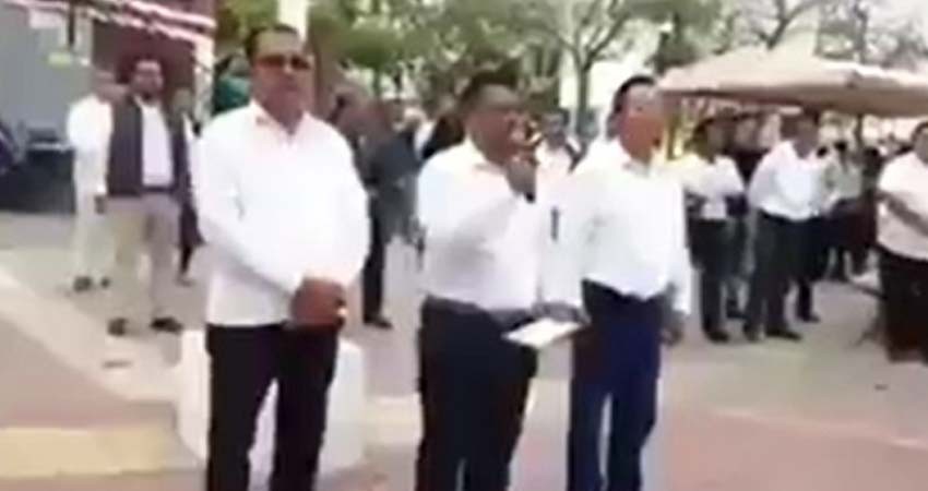 ‘Las que no vinieron a trabajar están haciendo el aseo en su casa’: alcalde